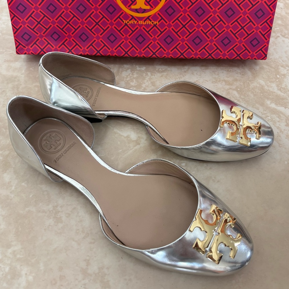 Tory Burch Silver Flats with Gold Logo Emblem size 6.5